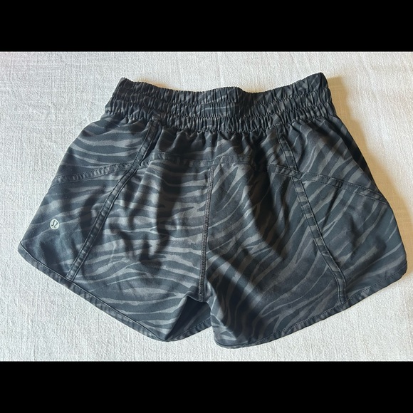 Lululemon tracker short - Picture 2 of 6